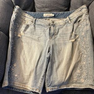 Torrid Bermuda shorts size 24